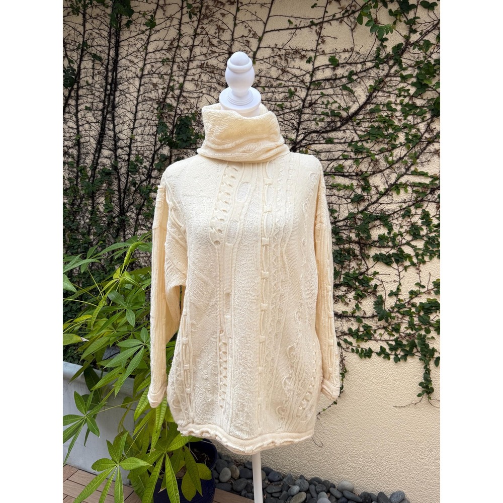1990 Coogie Style knitted off white ivory wool turtleneck sweater made in CANADA